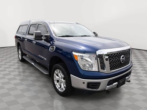 Used 2018 Nissan Titan SV w/ SV Convenience Package AWD/4WD image 3