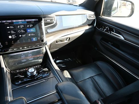 Used 2024 Jeep Grand Wagoneer L Series II AWD/4WD image 21