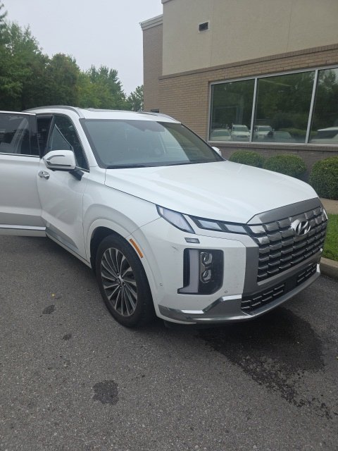 Used 2023 Hyundai Palisade Calligraphy FWD image 4