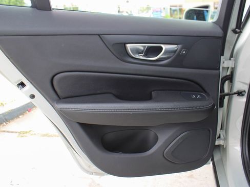 Used 2020 Volvo V60 T5 Momentum w/ Protection Package Premier image 45