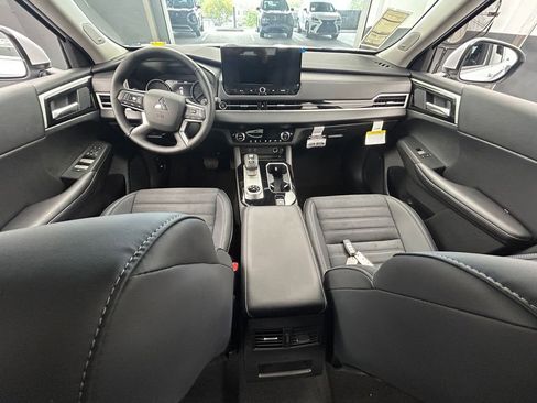 New 2026 Mitsubishi Outlander SE image 41