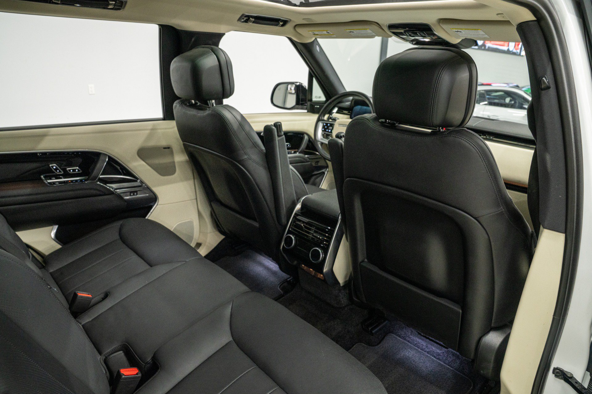 Used 2023 Land Rover Range Rover Long Wheelbase SE AWD/4WD image 36