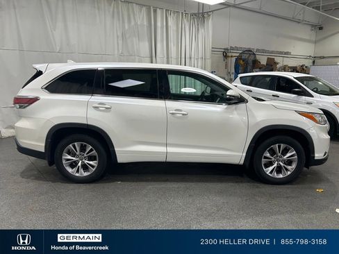 Used 2016 Toyota Highlander Plus AWD/4WD image 9