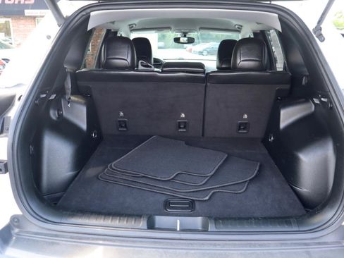 Used 2019 Jeep Cherokee Limited AWD/4WD image 14