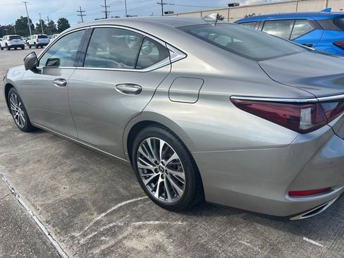 Used 2021 Lexus ES 350 w/ Premium Package FWD image 2
