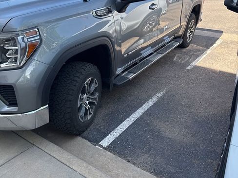Used 2019 GMC Sierra 1500 SLE w/ SLE Value Package AWD/4WD image 2