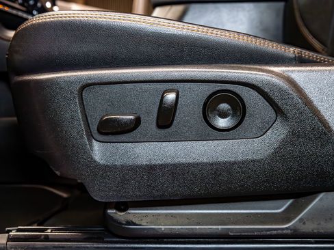 Used 2025 GMC Sierra 3500 AT4 image 21