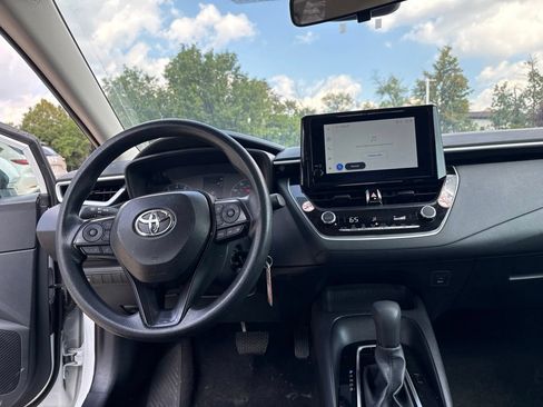Used 2025 Toyota Corolla LE FWD image 22