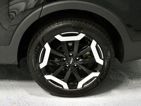Used 2024 Kia Telluride EX w/ EX Captain's Chair Package FWD image 19