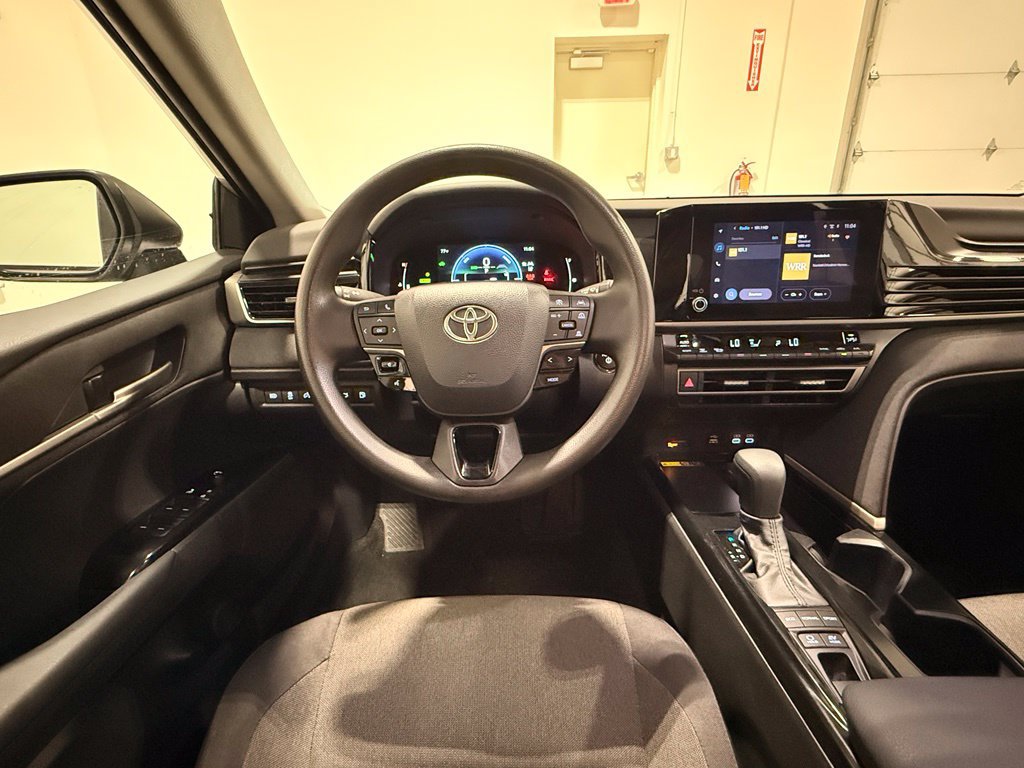 Used 2025 Toyota Camry LE FWD image 27