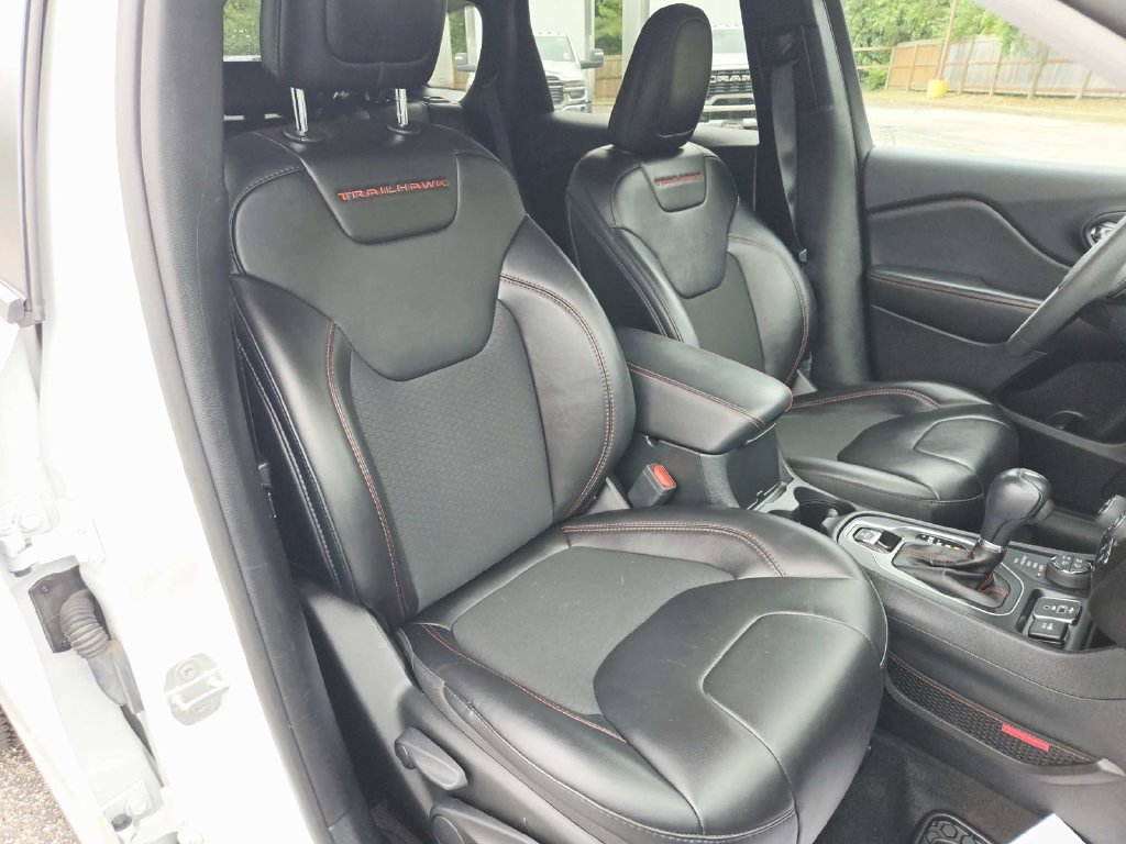 Used 2022 Jeep Cherokee Trailhawk AWD/4WD image 15