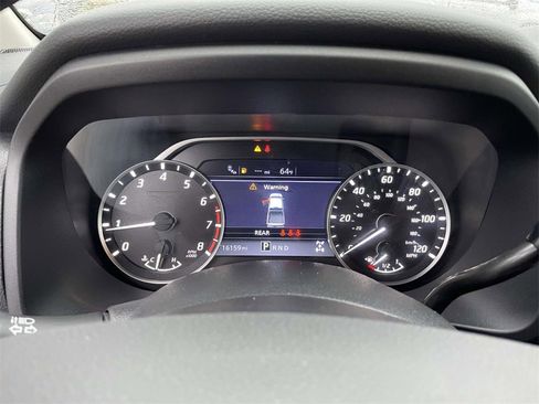 Used 2024 Nissan Titan SV image 21