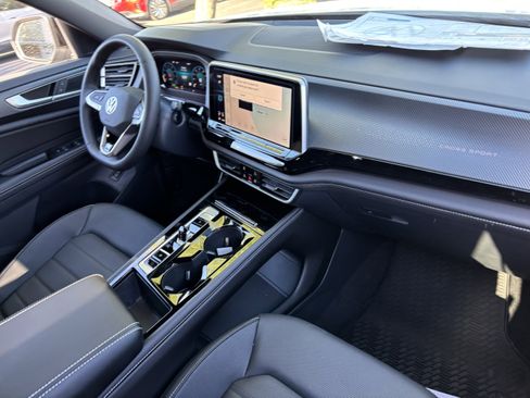 New 2026 Volkswagen Atlas Cross Sport SEL R-Line image 9