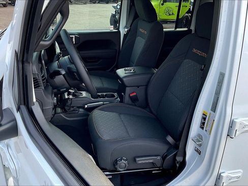 New 2025 Jeep Gladiator Mojave w/ Safety Group image 9