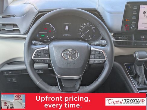 Used 2021 Toyota Sienna XLE FWD image 17