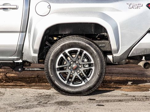 Used 2025 Toyota Tacoma TRD Sport image 8