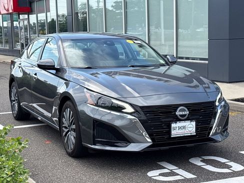 Certified 2025 Nissan Altima 2.5 SV w/ SV Premium Package FWD image 2