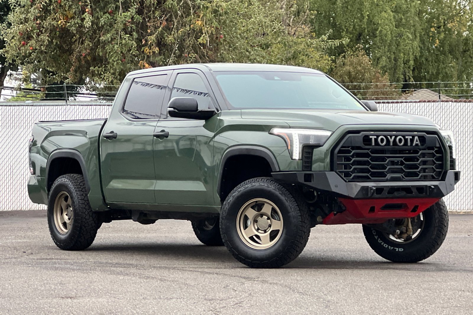 Used 2022 Toyota Tundra SR5 w/ SR5 Convenience Package AWD/4WD image 2