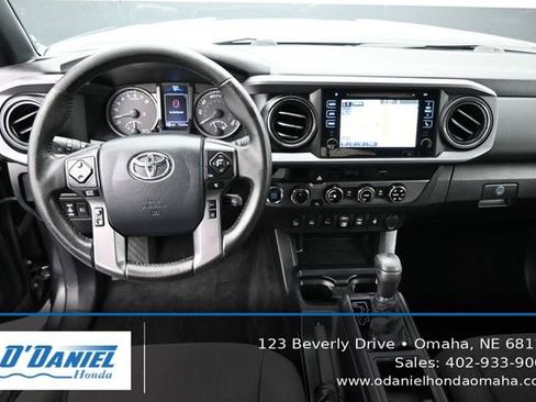 Used 2018 Toyota Tacoma TRD Off-Road w/ Technology Package AWD/4WD image 26