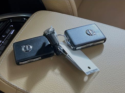 Used 2017 Volvo S90 T5 Momentum w/ Convenience Package image 36