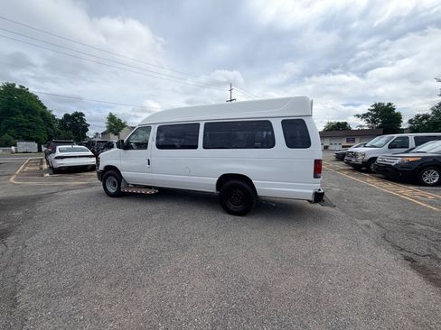 Used 2014 Ford E-250 and Econoline 250 Extended w/ Power Group RWD image 69