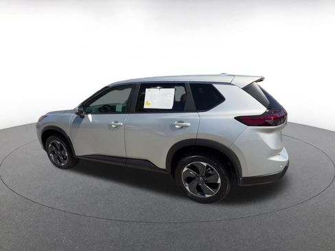 Used 2025 Nissan Rogue SV FWD image 10