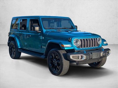 Used 2024 Jeep Wrangler Unlimited Sahara w/ Technology Group AWD/4WD image 3