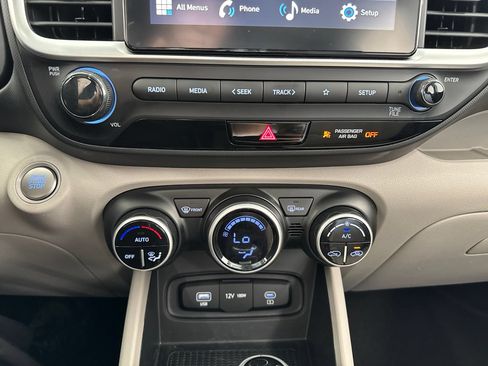 Used 2025 Hyundai Venue SEL FWD image 26