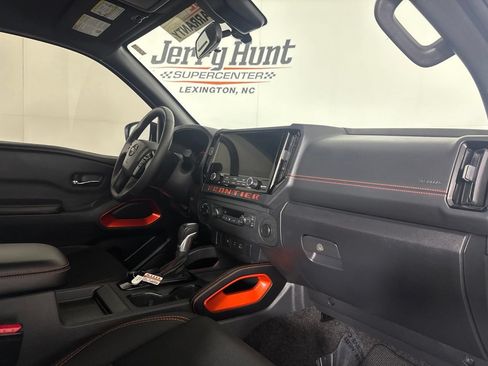 Used 2025 Nissan Frontier PRO-4X AWD/4WD image 30