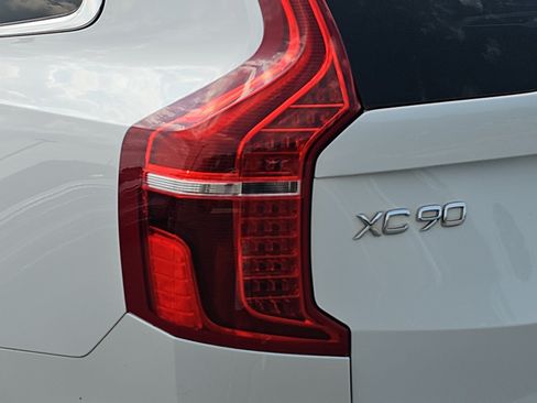 Used 2024 Volvo XC90 B5 Plus w/ Protection Package Premier AWD/4WD image 32
