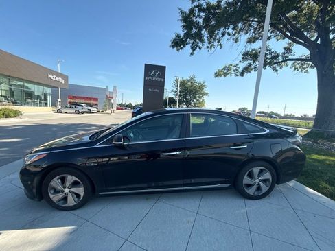 Used 2017 Hyundai Sonata Limited FWD image 2