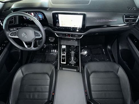 Used 2025 Volkswagen Atlas Cross Sport SEL R-Line AWD/4WD image 24