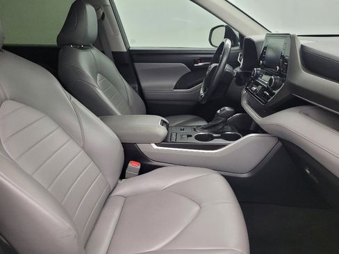Used 2021 Toyota Highlander XLE image 21