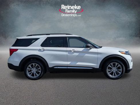 Used 2023 Ford Explorer XLT w/ Equipment Group 202A AWD/4WD image 4