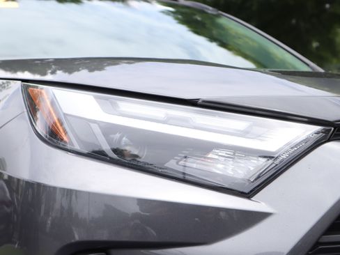 Used 2022 Toyota RAV4 XLE w/ Convenience Package AWD/4WD image 31