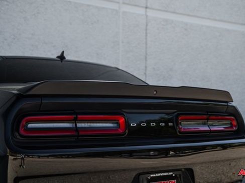 Used 2016 Dodge Challenger R/T image 31