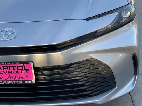 Used 2025 Toyota Camry LE image 7