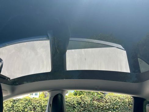 Used 2022 Tesla Model Y Performance AWD/4WD image 8