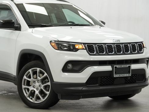 Certified 2024 Jeep Compass Latitude image 3