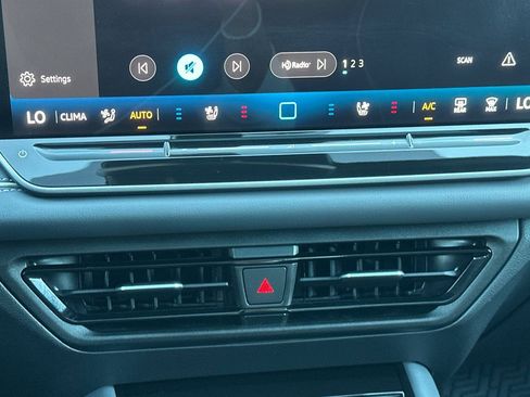 New 2026 Volkswagen Tiguan SEL R-Line AWD/4WD image 19