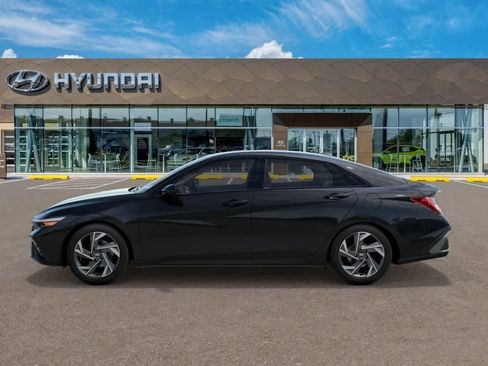 New 2025 Hyundai Elantra SEL image 3