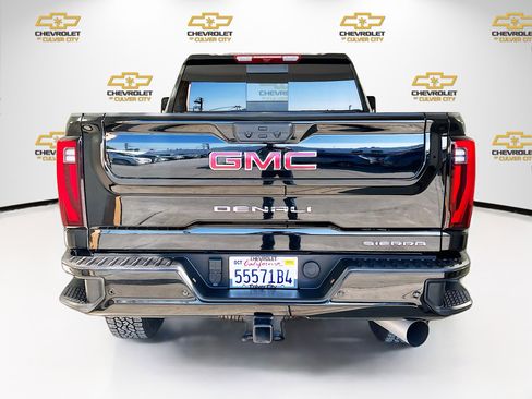 Used 2025 GMC Sierra 3500 Denali image 6