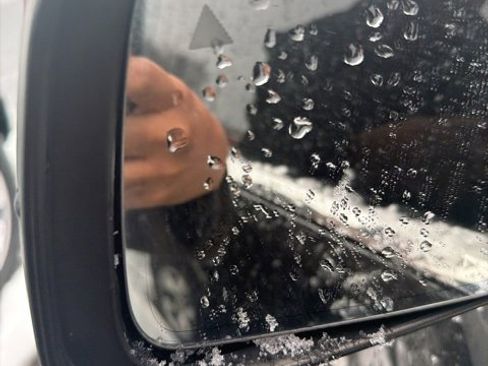 Used 2011 Jeep Grand Cherokee Overland Summit image 8