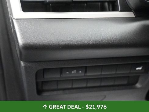 Used 2024 Mitsubishi Outlander SE image 28