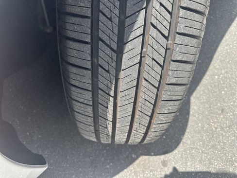 Used 2023 Chrysler Pacifica Touring-L FWD image 36