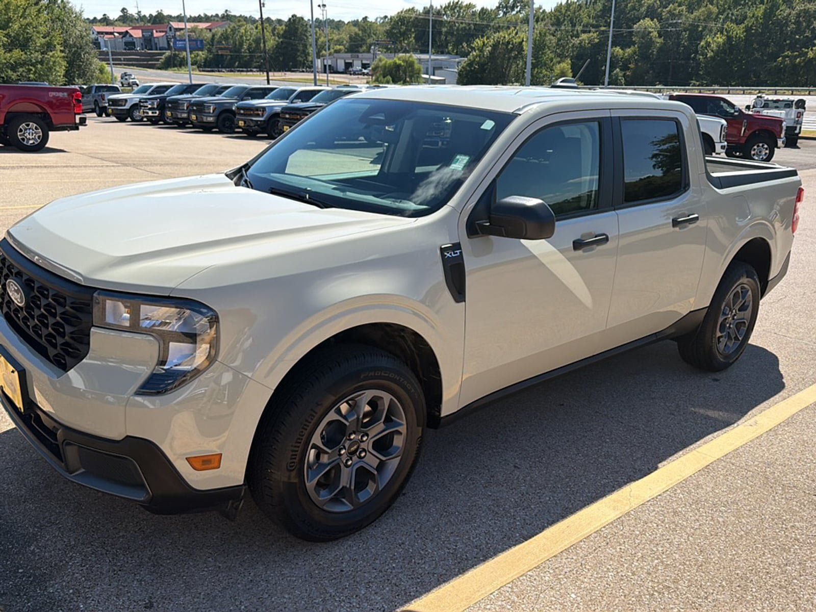 Used 2025 Ford Maverick XLT w/ Equipment Group 302A AWD/4WD image 4