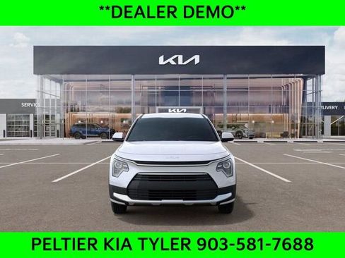 New 2025 Kia Niro LX image 2