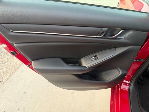 Used 2018 Honda Accord Sport image 9