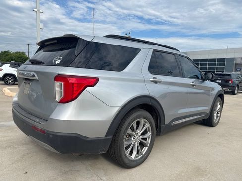 Used 2023 Ford Explorer XLT w/ Equipment Group 202A RWD image 3