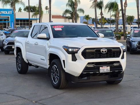 Used 2024 Toyota Tacoma TRD Sport w/ TRD Sport Upgrade Package image 3